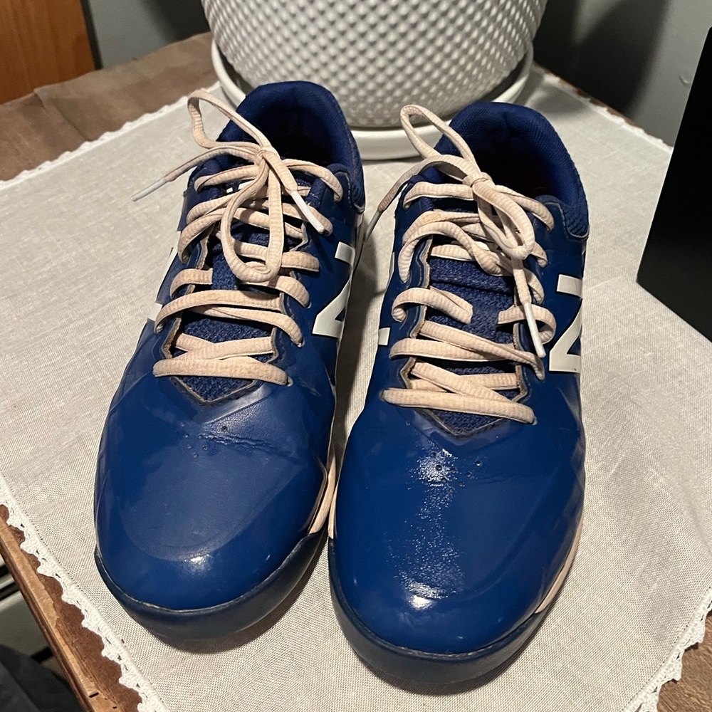 Youth New Balance Baseball Cleats size 4 Wide